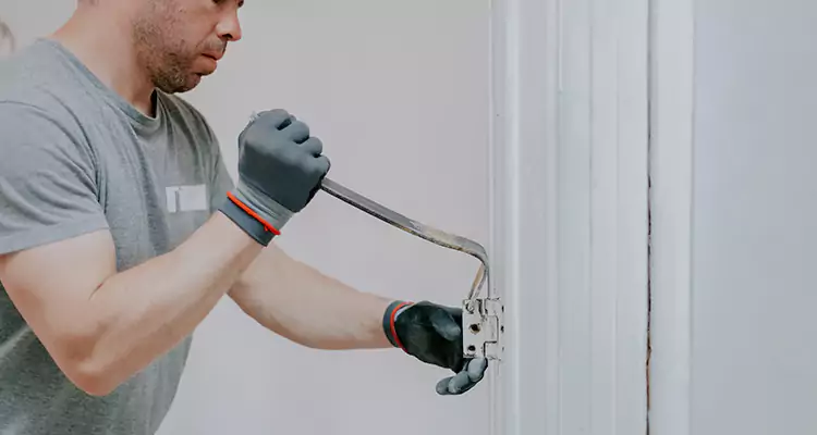 Cracked Door Jamb Repair in Egypt Lake-Leto, FL