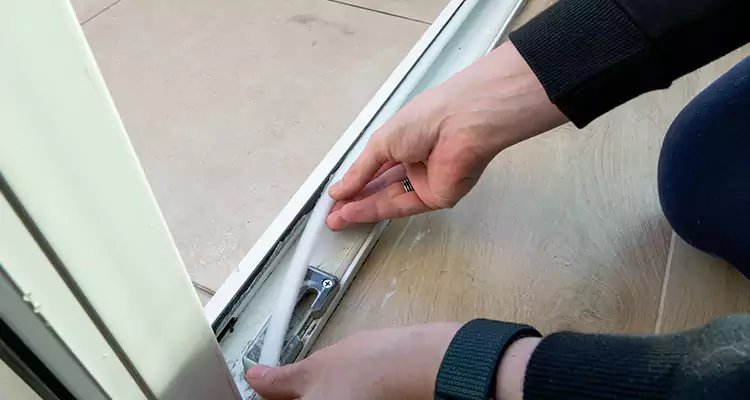 Garage Door Off Track Repair in Egypt Lake-Leto, FL