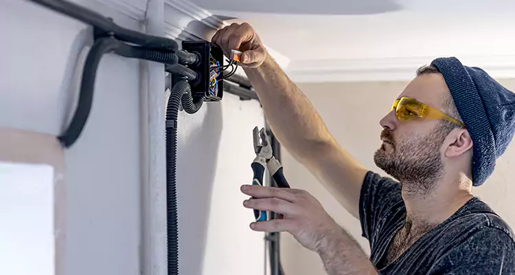Garage Door Opener Cable Repair in Egypt Lake-Leto, FL