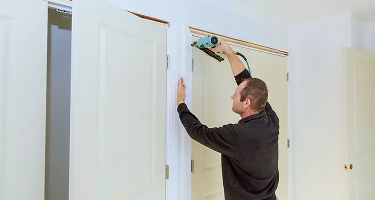 Top Rated Door Fixing ServiceFixing Garage Door Track in Egypt Lake-Leto, FL