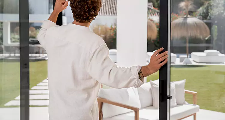 Sliding Screen Door Maintenance for Closing Issues in Egypt Lake-Leto, FL