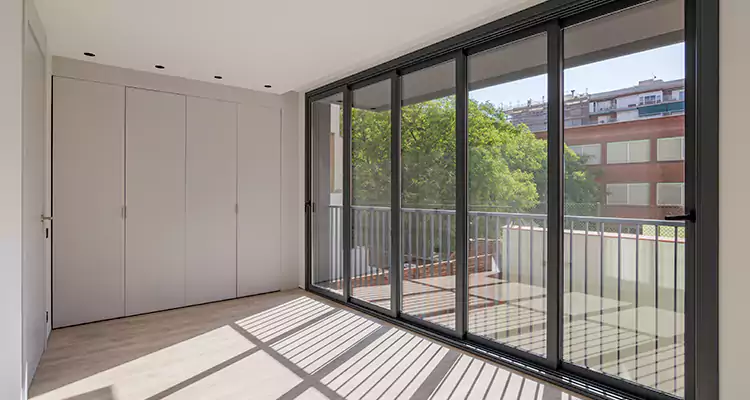 Fix Sliding Screen Door Track in Egypt Lake-Leto, FL